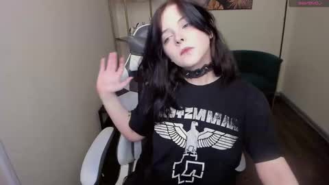 Ester  online show from March 28, 2026, 4:06 pm