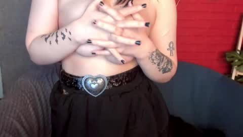 Ester  online show from March 31, 2026, 4:07 pm