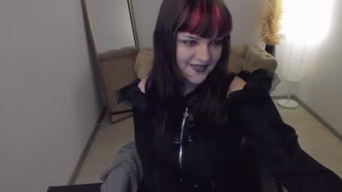 Snapshot of estertwilight chatting on June 18, 2026, 4:11 pm Ester online show from June 18, 2026, 4:11 pm