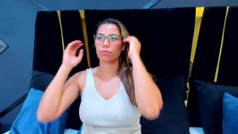 Snapshot of esther_xo chatting on June 24, 2026, 4:11 am esther_xo online show from June 24, 2026, 4:11 am