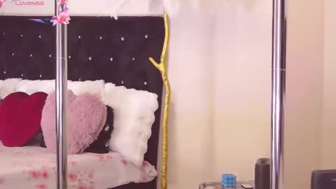 Esthera   online show from February 13, 2025, 5:37 am