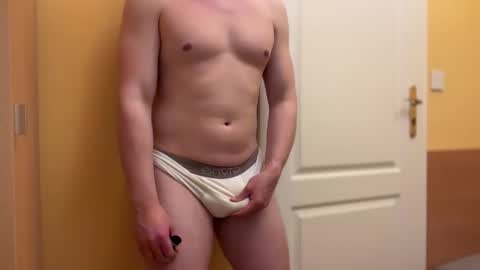 Snapshot of etat_on chatting on May 7, 2026, 1:00 am Tom online show from May 7, 2026, 1:00 am
