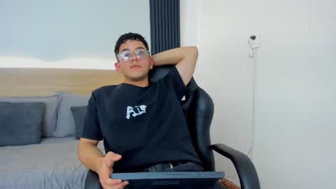 Snapshot of ethan_blake1 chatting on June 9, 2026, 7:47 pm Ethan online show from June 9, 2026, 7:47 pm