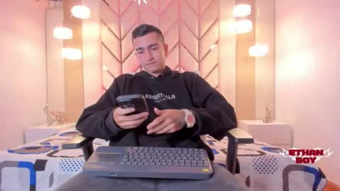 Snapshot of ethan_boy_ chatting on February 19, 2026, 8:38 pm Ethan online show from February 19, 2026, 8:38 pm