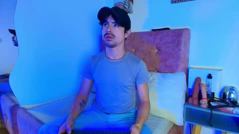 Snapshot of ethan_briggs chatting on January 7, 2026, 3:31 am ethan online show from January 7, 2026, 3:31 am