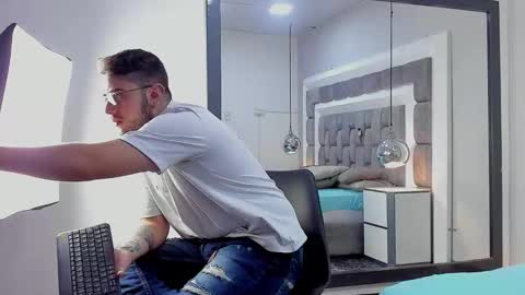 ethan_greys online show from November 27, 2025, 4:58 am