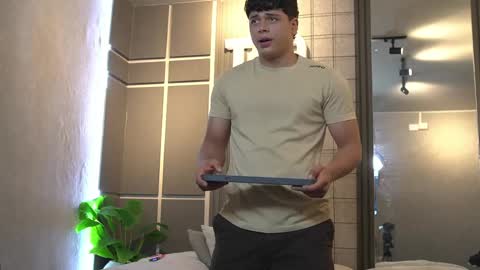 Snapshot of ethan_occonor chatting on May 17, 2026, 9:55 pm ethan_occonor online show from May 17, 2026, 9:55 pm