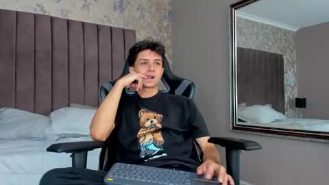 ethanlowell online show from November 21, 2025, 5:17 am