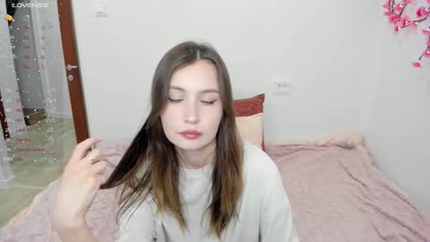 Veronica Tiia Lilith left to right online show from February 21, 2026, 11:39 pm