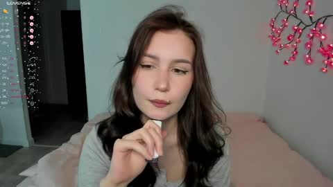 Snapshot of eumomino chatting on April 21, 2026, 9:06 pm Veronica Tiia Lilith left to right online show from April 21, 2026, 9:06 pm