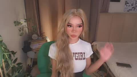 Snapshot of euphoric_goddess chatting on June 20, 2026, 8:00 pm euphoric_goddess online show from June 20, 2026, 8:00 pm