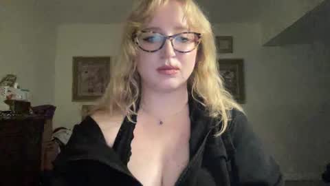 Snapshot of euthanizedkanine chatting on January 10, 2025, 10:15 pm Bunnie 3 online show from January 10, 2025, 10:15 pm