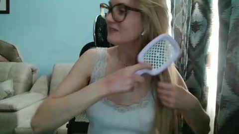 Snapshot of eva2323 chatting on March 7, 2025, 12:34 pm eva2323 online show from March 7, 2025, 12:34 pm
