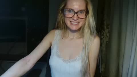 Snapshot of eva2323 chatting on March 8, 2025, 4:06 pm eva2323 online show from March 8, 2025, 4:06 pm