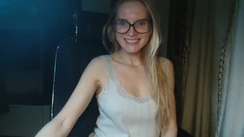 Snapshot of eva2323 chatting on March 12, 2025, 7:17 pm eva2323 online show from March 12, 2025, 7:17 pm