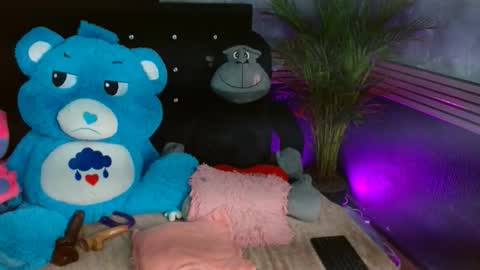 eva_06 online show from November 10, 2025, 1:04 am