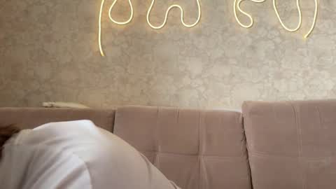 Eva Calvin online show from March 18, 2026, 5:21 am