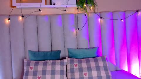 EVA DAEMON  online show from September 26, 2025, 11:47 am