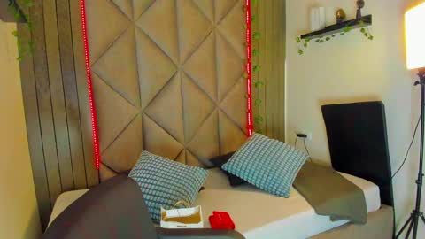 Snapshot of eva_daemon chatting on May 11, 2026, 12:00 pm EVA DAEMON online show from May 11, 2026, 12:00 pm