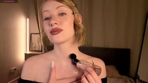 Snapshot of eva_hamilton chatting on May 9, 2026, 1:00 am eva hamilton online show from May 9, 2026, 1:00 am
