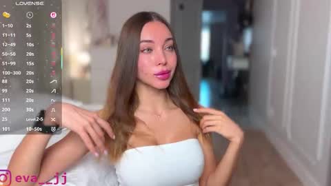 Snapshot of eva_j chatting on November 6, 2025, 3:40 am Free toy control in pvt online show from November 6, 2025, 3:40 am