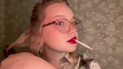 eva_kittenn online show from September 21, 2025, 8:10 pm
