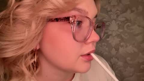 eva_kittenn online show from October 3, 2025, 8:06 pm