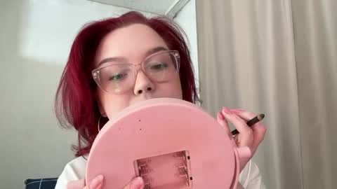 eva_kittenn online show from April 9, 2026, 1:16 pm