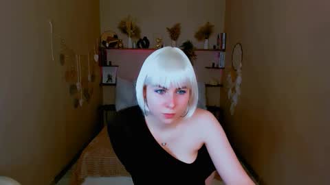 Eva online show from November 15, 2025, 3:52 pm