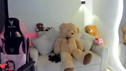 Eva   online show from March 8, 2026, 4:49 am