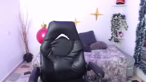 Eva  online show from December 14, 2025, 4:23 pm