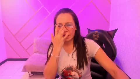 Eva  online show from September 13, 2025, 2:39 pm