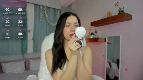 eva_monet online show from November 12, 2025, 1:55 pm