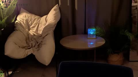 Eva online show from November 19, 2025, 4:51 pm