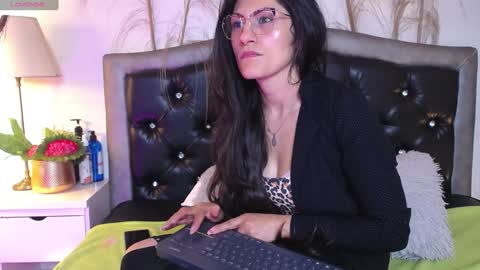 Snapshot of eva_notty_ chatting on January 4, 2025, 1:42 pm Eva Notty online show from January 4, 2025, 1:42 pm