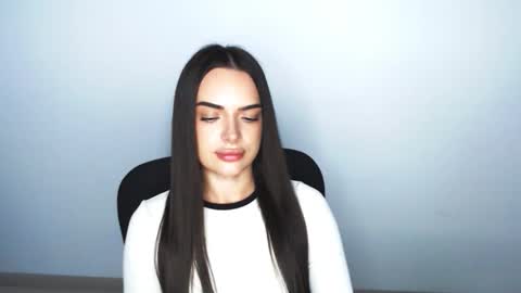 Eva online show from November 22, 2025, 4:28 pm