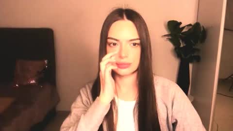 Eva online show from April 14, 2026, 4:35 pm