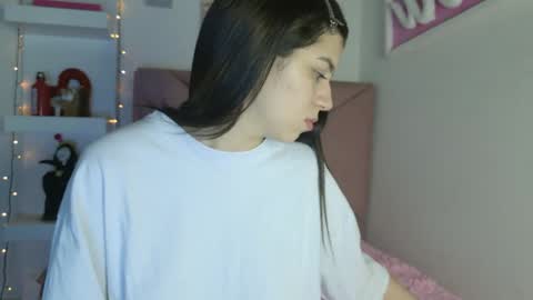 Snapshot of eva_sin18 chatting on April 1, 2026, 12:44 am Eva Sin online show from April 1, 2026, 12:44 am