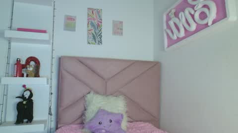 Snapshot of eva_sin18 chatting on April 1, 2026, 11:35 pm Eva Sin online show from April 1, 2026, 11:35 pm