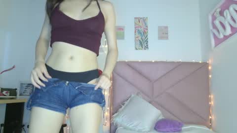Snapshot of eva_sin18 chatting on April 9, 2026, 6:19 am Eva Sin online show from April 9, 2026, 6:19 am