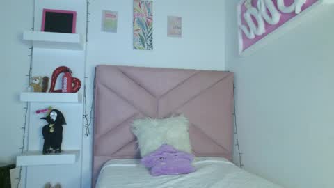 Snapshot of eva_sin18 chatting on April 9, 2026, 11:21 pm Eva Sin online show from April 9, 2026, 11:21 pm