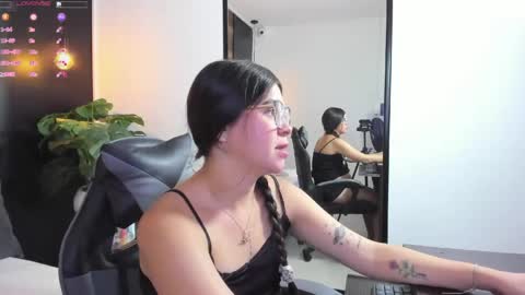 Snapshot of eva_swan_ chatting on May 27, 2026, 12:46 pm E V A online show from May 27, 2026, 12:46 pm