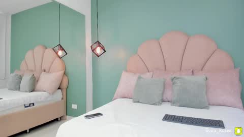 Snapshot of evaa__rose_ chatting on April 7, 2026, 3:45 pm Eva online show from April 7, 2026, 3:45 pm