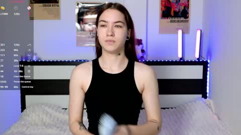 Snapshot of evaandluna chatting on June 2, 2026, 11:18 pm Eva online show from June 2, 2026, 11:18 pm