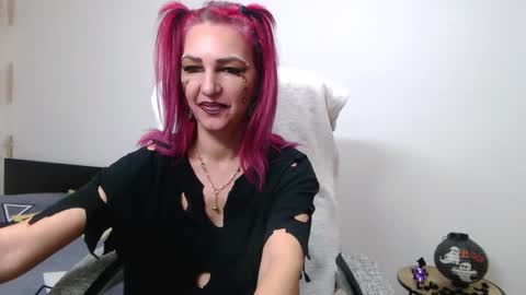 EvadesireONE online show from October 31, 2025, 10:38 am