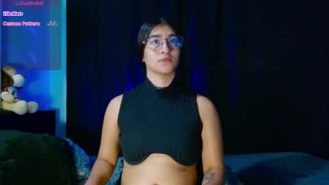 Snapshot of evah_lee chatting on October 17, 2025, 4:48 am Evah Lee online show from October 17, 2025, 4:48 am