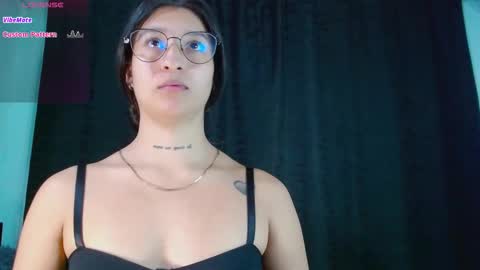 Snapshot of evah_lee chatting on October 20, 2025, 4:35 am Evah Lee online show from October 20, 2025, 4:35 am