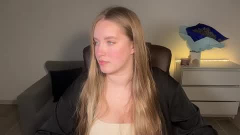 Snapshot of evajuly chatting on June 24, 2026, 7:35 pm Eva online show from June 24, 2026, 7:35 pm