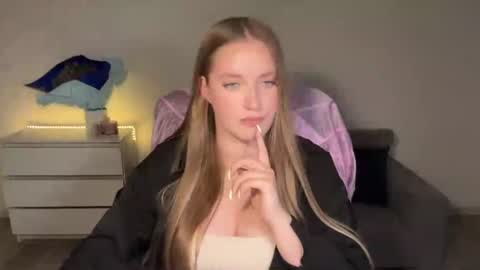 Snapshot of evajuly chatting on July 14, 2026, 9:53 pm Eva online show from July 14, 2026, 9:53 pm