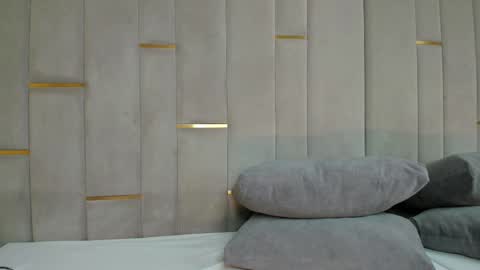 EVA online show from October 10, 2025, 3:11 pm